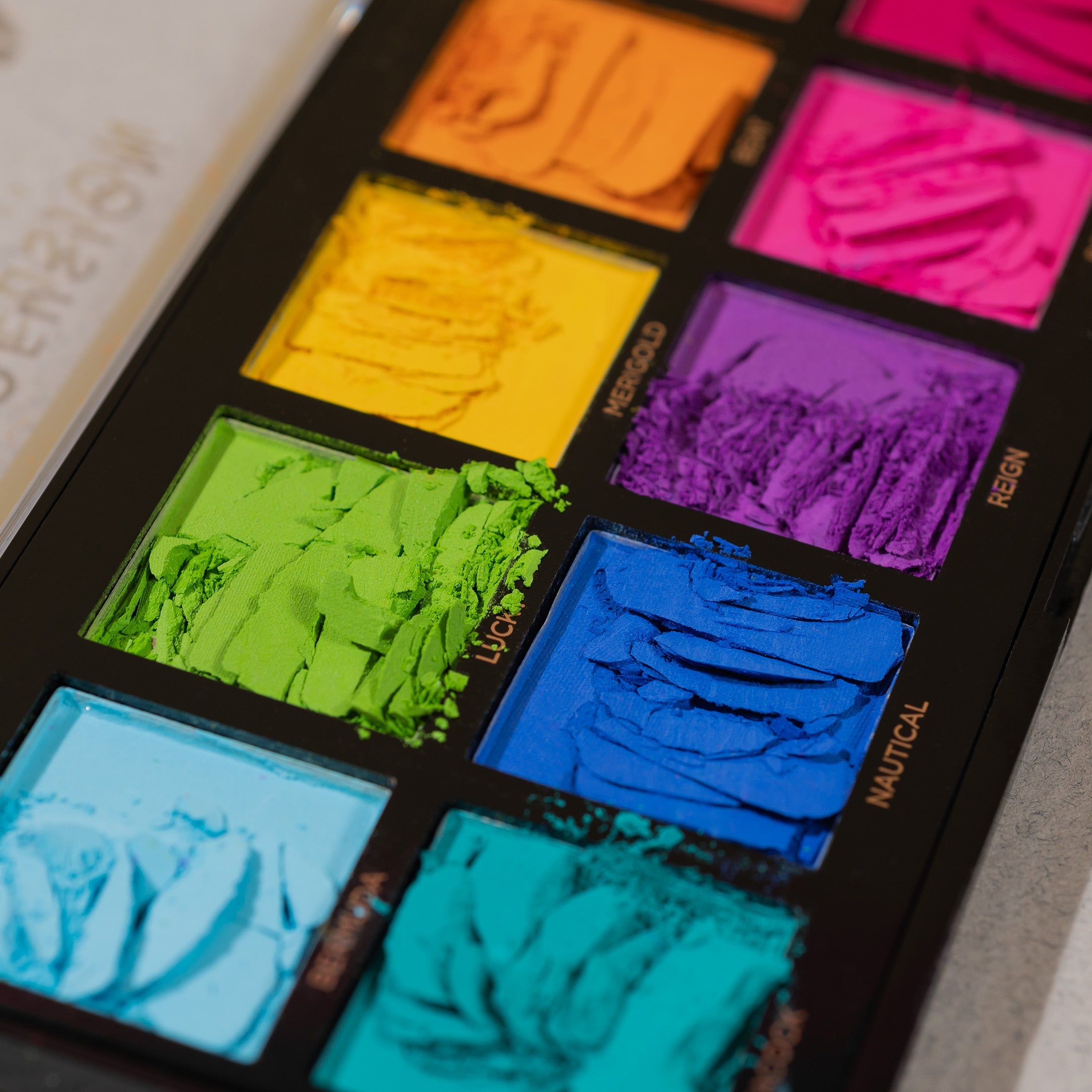 SPECTRUM | 10 SHADE EYESHADOW PALETTE