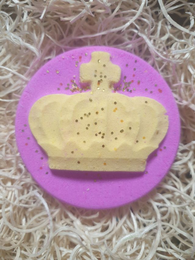 The Crown Bath Bomb