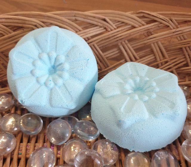 Eucalyptus &amp; Peppermint Flower Shower Steamer.