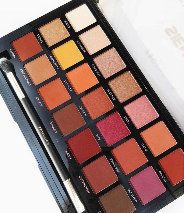 SIENNAS | 21 SHADE EYESHADOW PALETTE & BRUSH